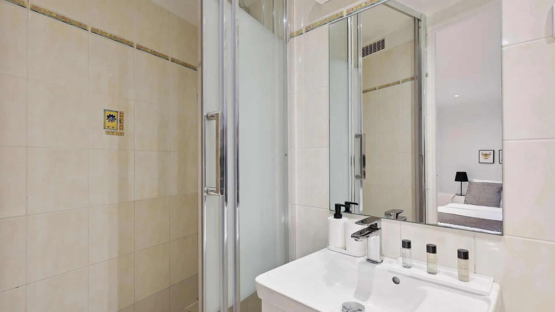 Chic Modern Duplex Adjacent To Musee D'Orsay & Rodin Museum Paris